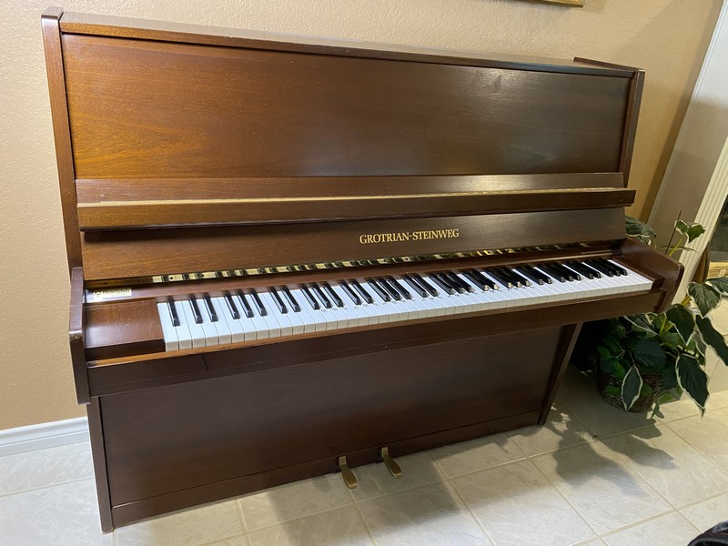 Grotrian-Steinweg 122 upright piano
